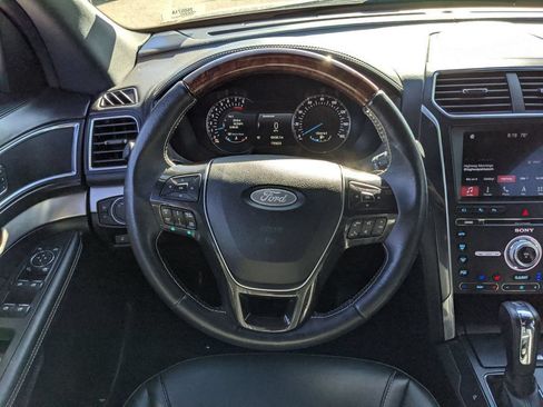 Certified 2018 Ford Explorer Platinum AWD/4WD image 12