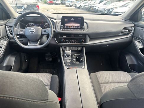 Used 2025 Nissan Rogue SV FWD image 35