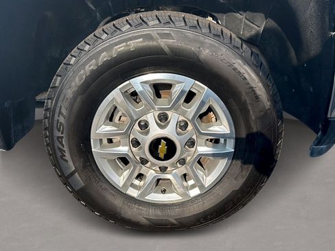 Used 2025 Chevrolet Silverado 2500 LT w/ Convenience Package AWD/4WD image 3