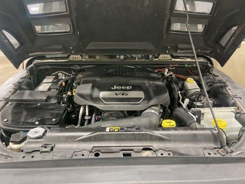 Used 2018 Jeep Wrangler Unlimited Sport S AWD/4WD image 30