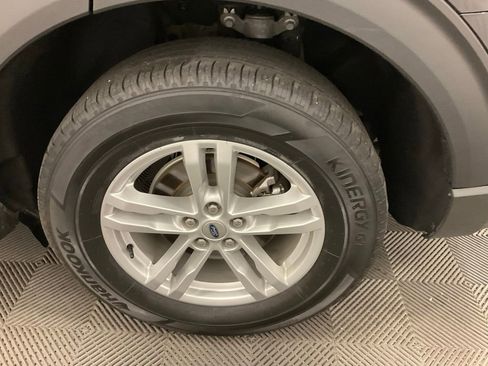 Used 2023 Ford Explorer XLT AWD/4WD image 6