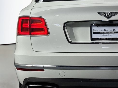 Used 2018 Bentley Bentayga image 15