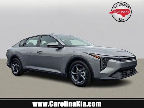 New 2025 Kia K4 LXS image 1