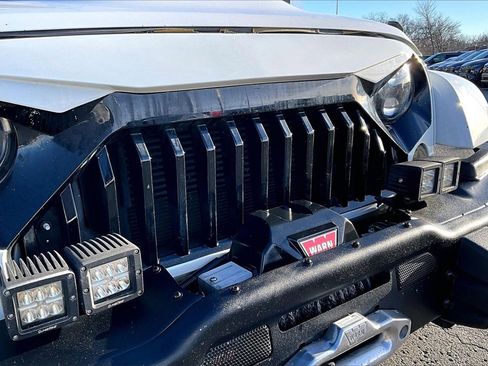 Used 2016 Jeep Wrangler Unlimited Sahara image 28