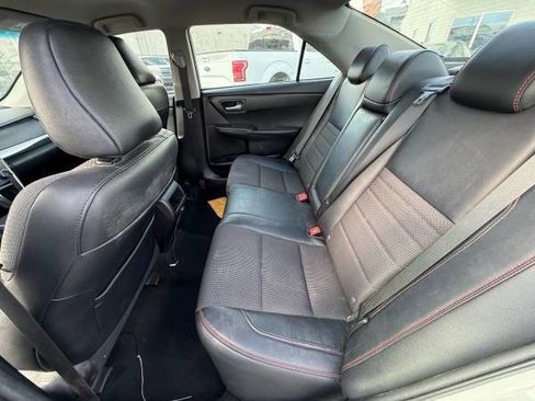 Used 2016 Toyota Camry SE image 15