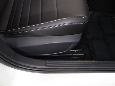 Used 2024 Volkswagen Jetta SE image 29