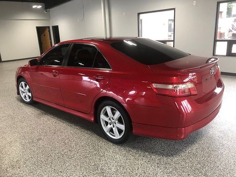 Used 2009 Toyota Camry SE FWD image 2