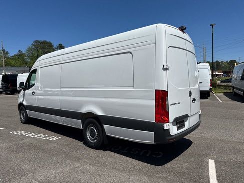 New 2025 Mercedes-Benz Sprinter 2500 image 8