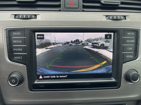 Used 2017 Volkswagen Golf S image 14