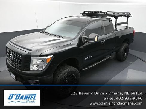 Used 2017 Nissan Titan S AWD/4WD image 16