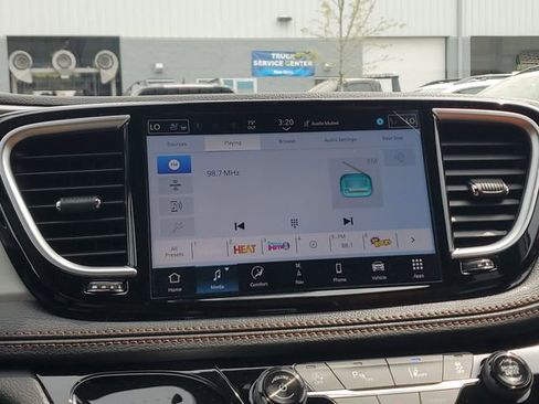 New 2026 Chrysler Pacifica Pinnacle image 27