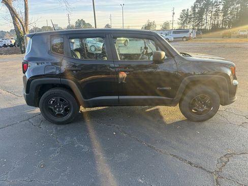 Used 2019 Jeep Renegade Sport image 7