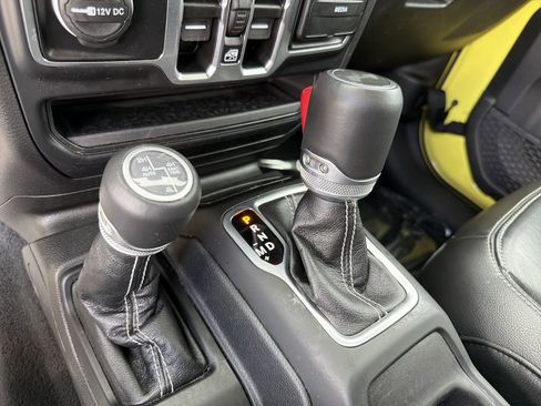 Used 2023 Jeep Wrangler Unlimited Sahara w/ Cold Weather Group AWD/4WD image 28