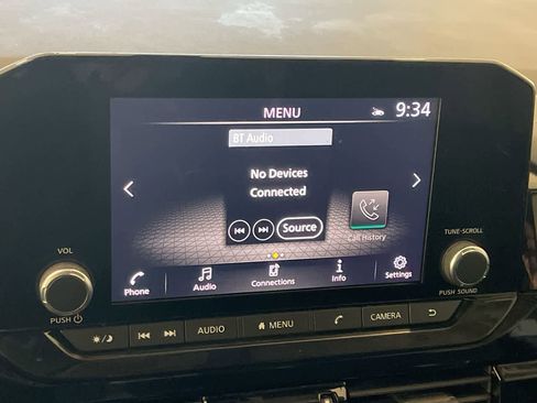 Used 2022 Nissan Pathfinder SV image 16