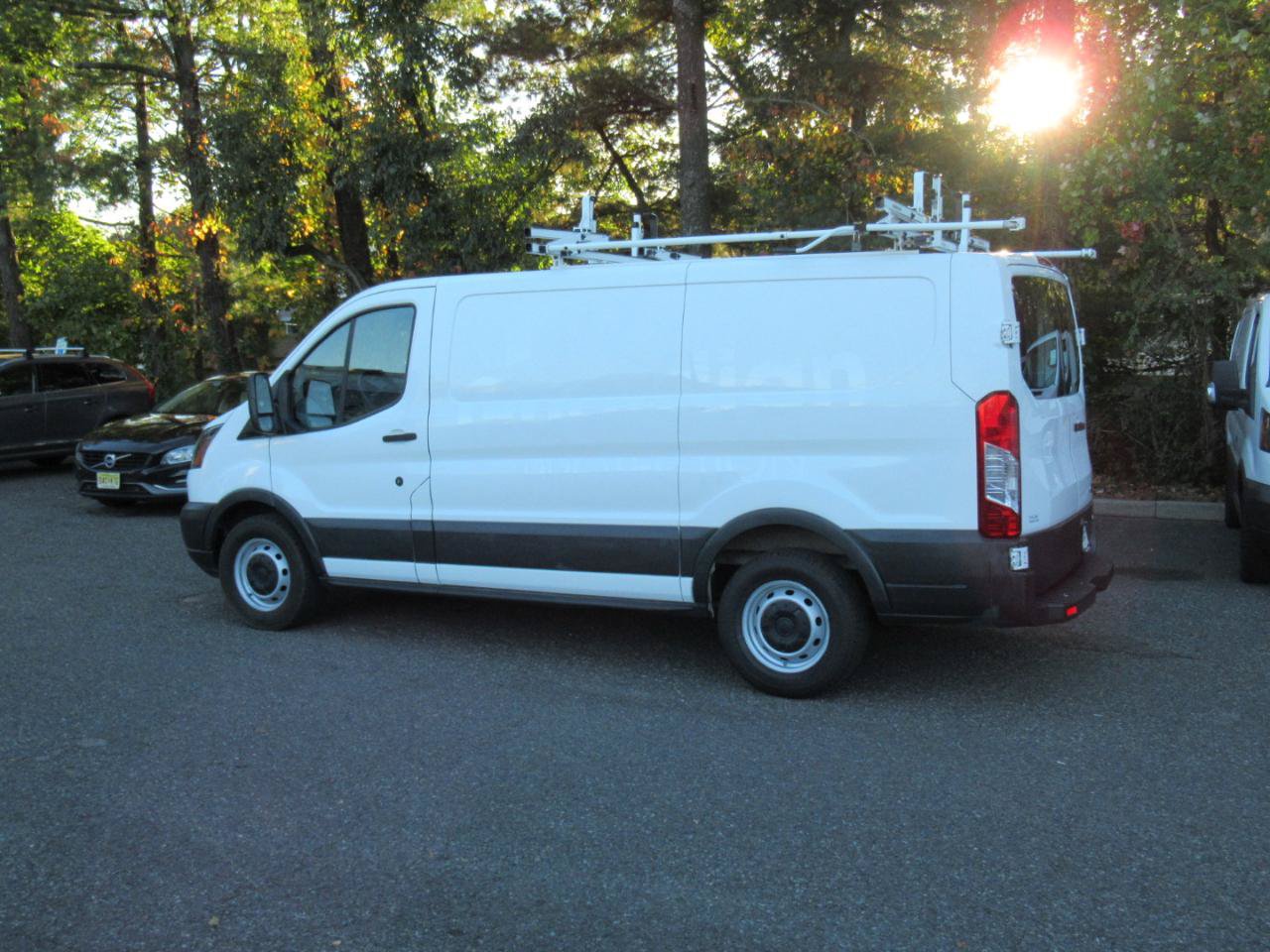 Used 2018 Ford Transit 150 130 Low Roof RWD image 3