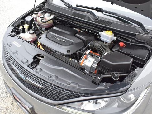 Used 2020 Chrysler Pacifica Limited w/ S Appearance Package FWD image 39