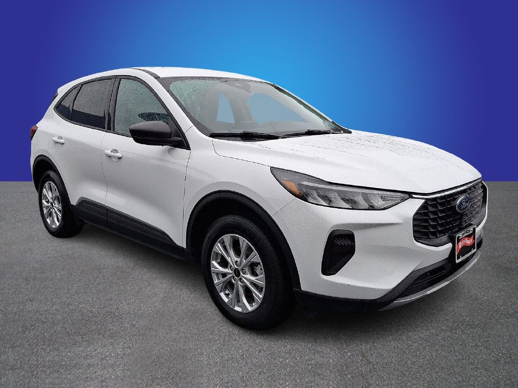 Used 2025 Ford Escape Active AWD/4WD image 3