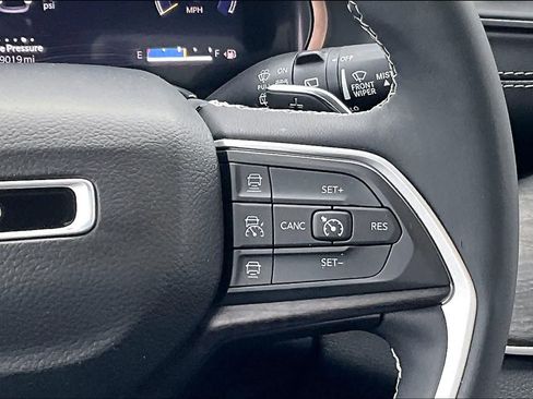 Used 2023 Jeep Grand Cherokee L Limited w/ Black Appearance Package image 25