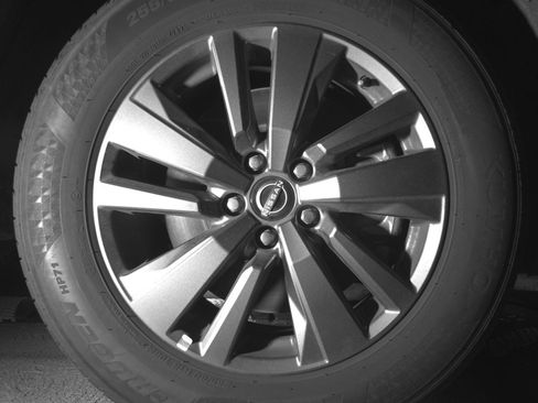 Used 2025 Nissan Pathfinder SV image 13