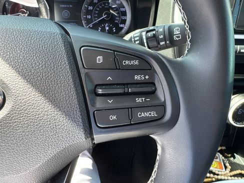 Used 2022 Hyundai Venue Limited FWD image 23
