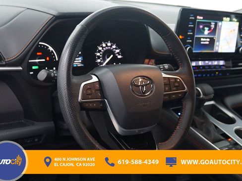 Used 2021 Toyota Sienna XSE FWD image 21