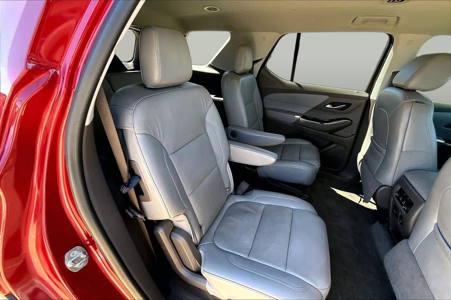 Used 2018 Chevrolet Traverse LT w/ LPO, Floor Liner Package FWD image 18