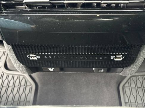 Used 2025 Jeep Grand Wagoneer Series III w/ Rear Seat Video Group 1 AWD/4WD image 22
