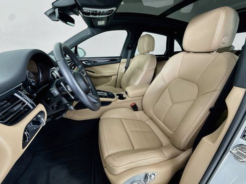 Certified 2025 Porsche Macan AWD/4WD image 5