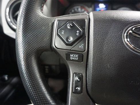 Used 2021 Toyota Tacoma TRD Sport image 8