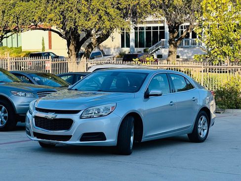 Used 2016 Chevrolet Malibu LT image 4