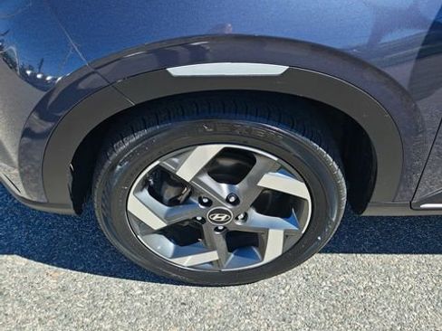 Certified 2023 Hyundai Venue Limited w/ Cargo Package FWD image 4