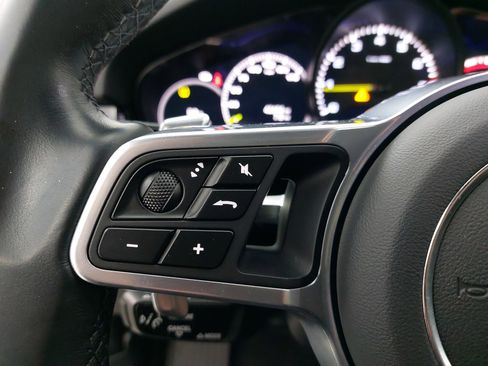 Used 2022 Porsche Cayenne E-Hybrid Coupe image 19