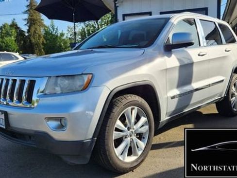 Used 2012 Jeep Grand Cherokee Laredo AWD/4WD image 2