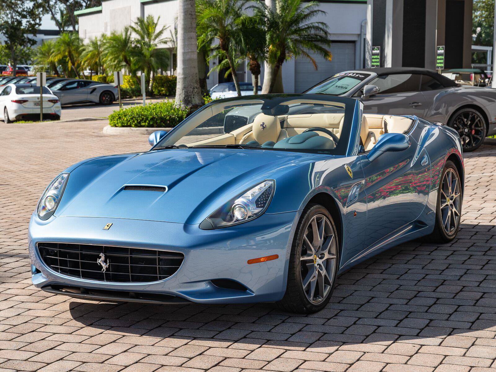Used 2010 Ferrari California RWD image 11