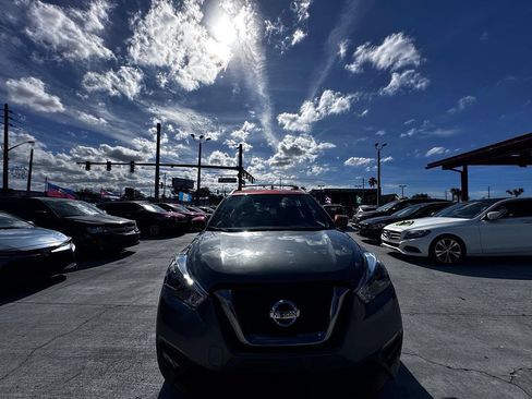 Used 2018 Nissan Kicks SR w/ Interior Electronics Package FWD image 1