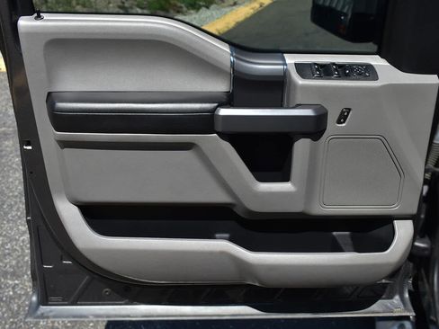 Used 2018 Ford F150 XLT w/ Equipment Group 302A Luxury AWD/4WD image 26