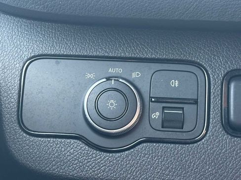 Used 2024 Mercedes-Benz Sprinter 2500 image 38