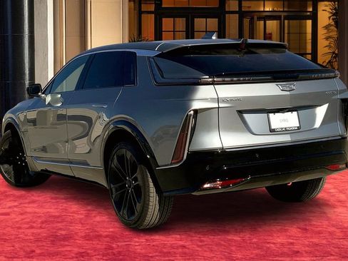 New 2025 Cadillac Lyriq Luxury AWD/4WD image 4