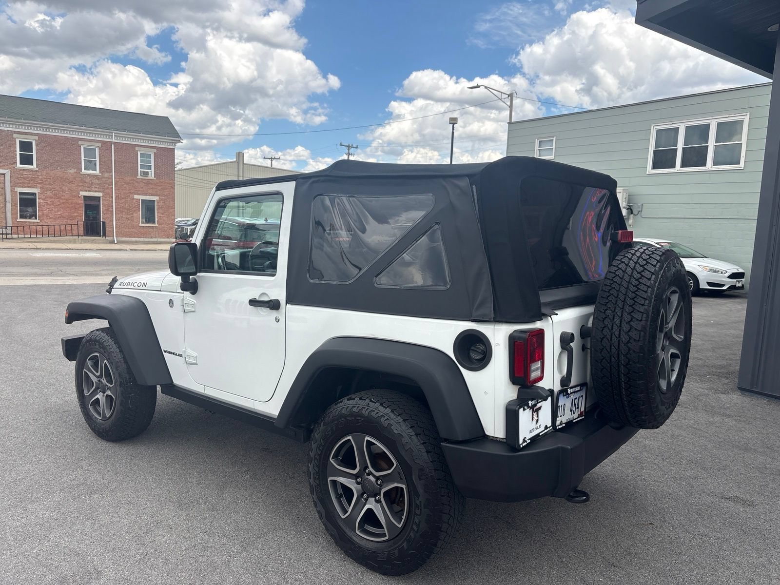 Used 2015 Jeep Wrangler Rubicon w/ Power Convenience Group AWD/4WD image 2