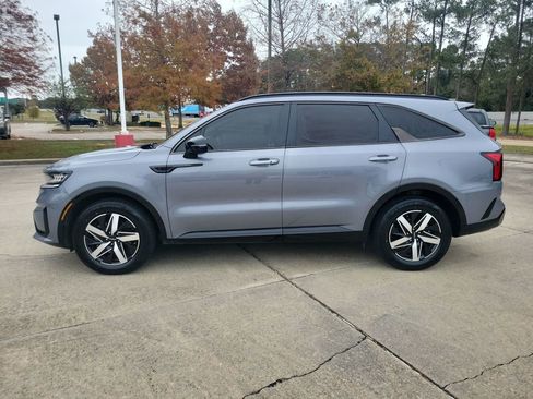 Used 2022 Kia Sorento S w/ Panoramic Sunroof Package image 2