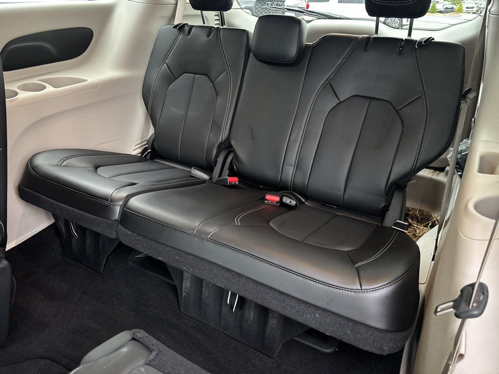 Used 2023 Chrysler Pacifica Touring-L FWD image 20