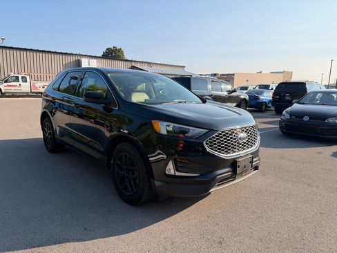 Used 2023 Ford Edge SEL w/ Convenience Package AWD/4WD image 3