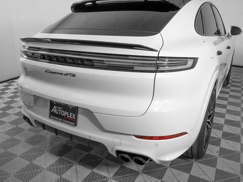Used 2025 Porsche Cayenne GTS image 33