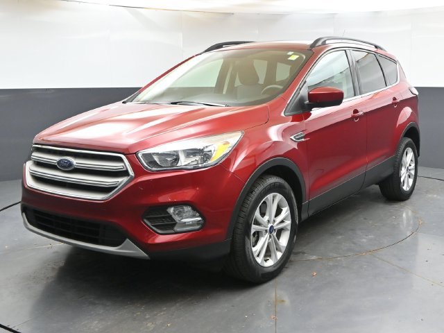 Used 2018 Ford Escape SE w/ SE Sync 3 Package AWD/4WD image 1