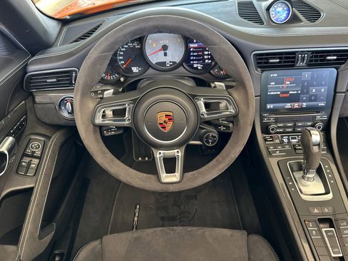 Used 2018 Porsche 911 Targa 4 GTS image 17