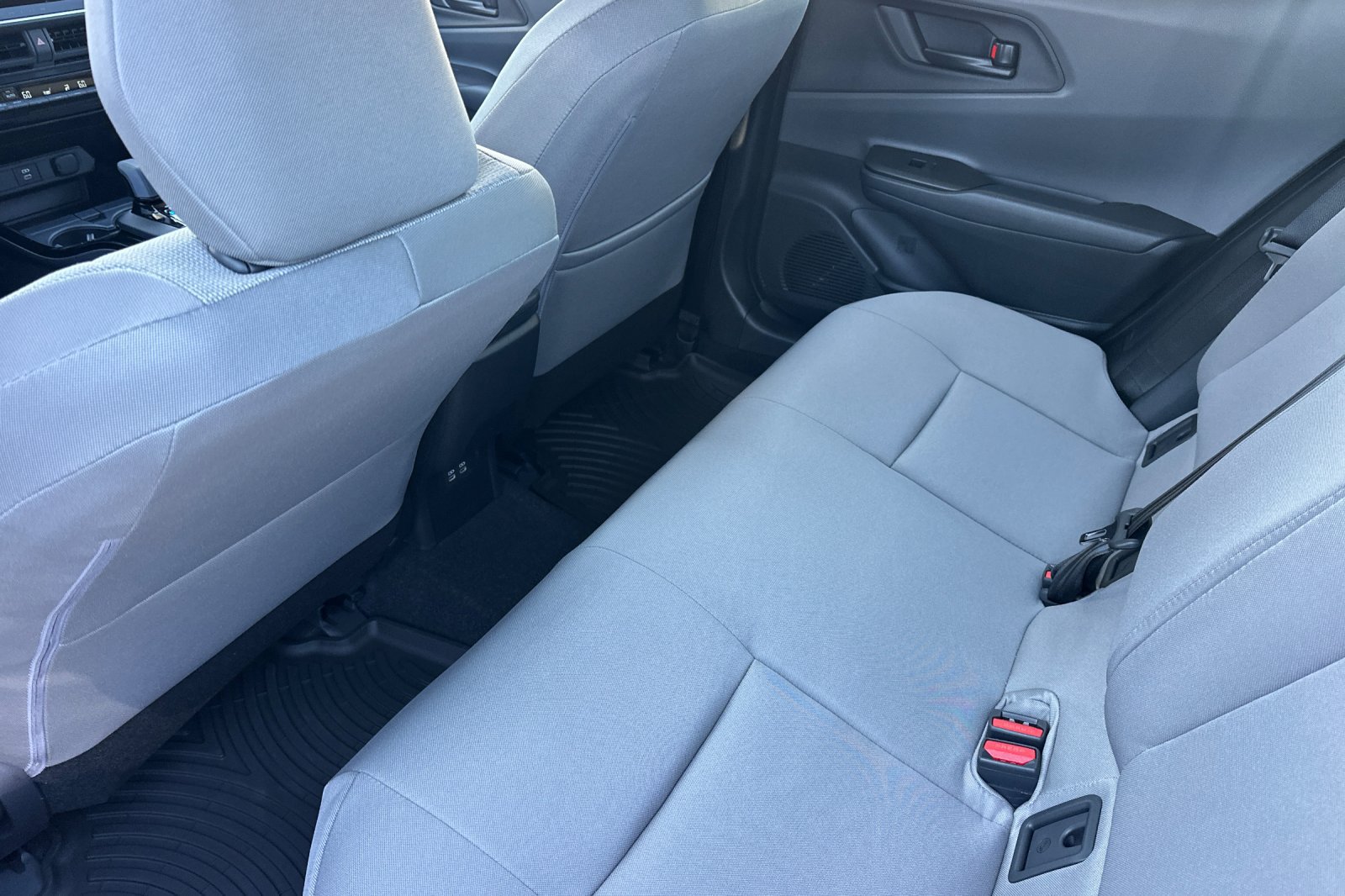 New 2027 Toyota Prius LE FWD image 11