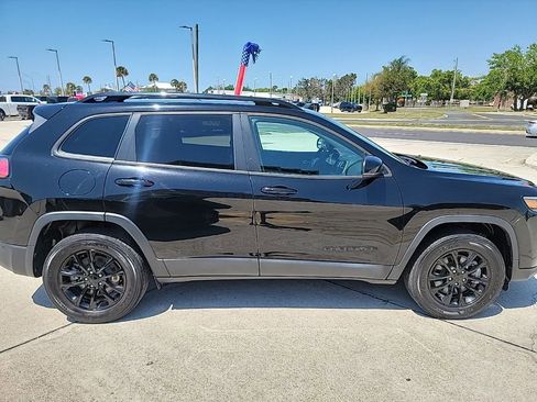 Used 2023 Jeep Cherokee Altitude Lux AWD/4WD image 6
