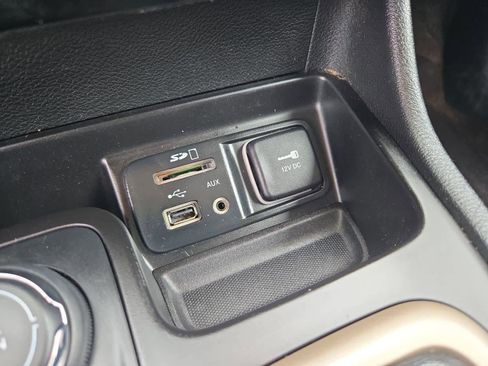 Used 2018 Jeep Cherokee Limited image 30