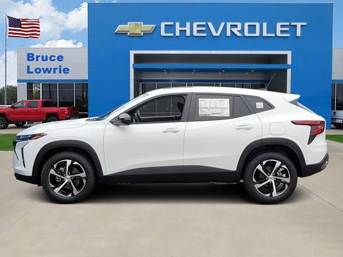 New 2026 Chevrolet Trax RS FWD image 2