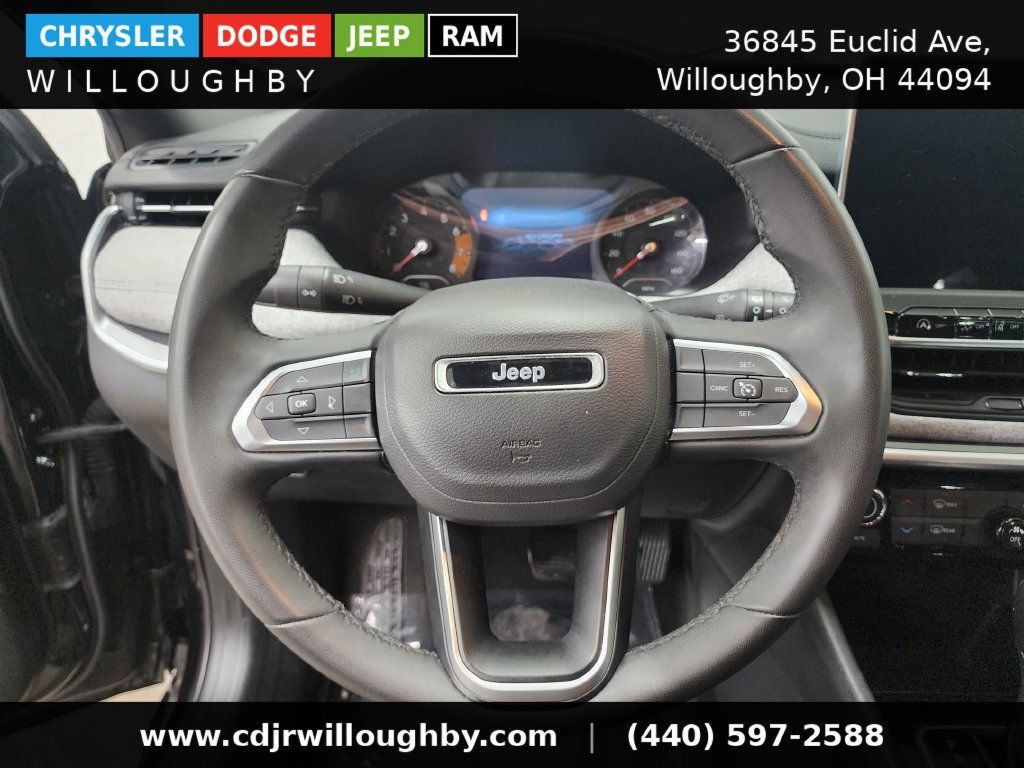 Used 2024 Jeep Compass Latitude AWD/4WD image 16